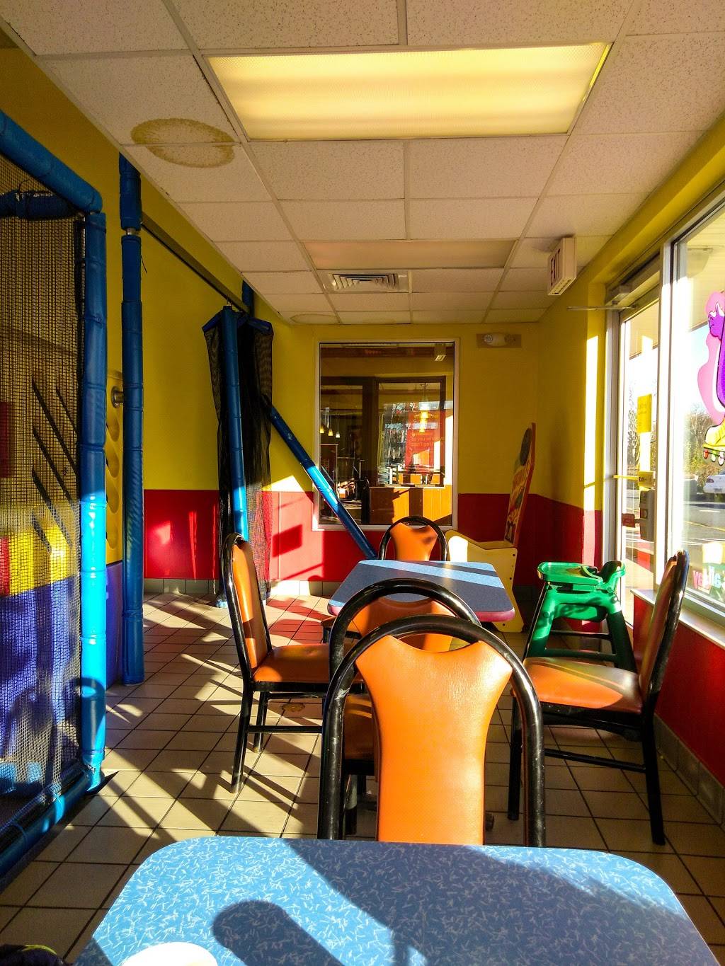 McDonalds | cafe | 214 Prospect Ave, Hartford, CT 06106, USA | 8605235303 OR +1 860-523-5303