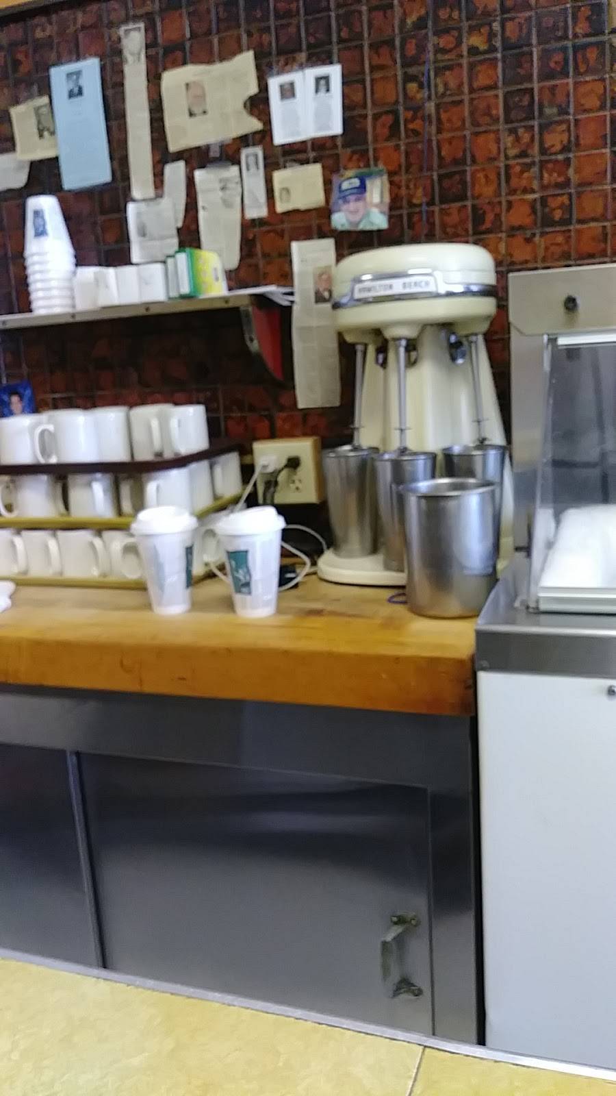 Majestic Lunch | meal takeaway | 20 S Main St, Pittston, PA 18640, USA | 5706558888 OR +1 570-655-8888