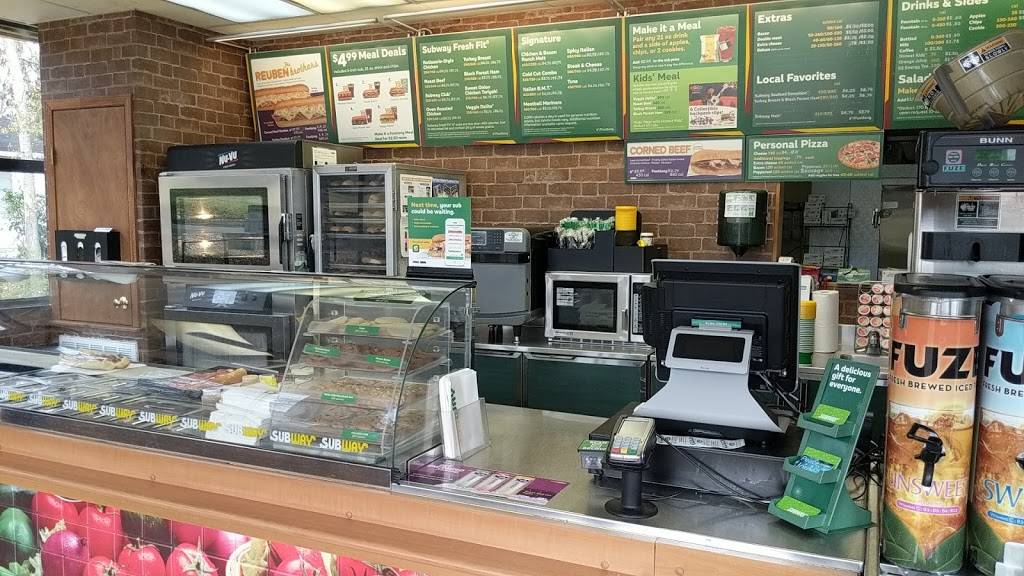 Subway | meal takeaway | 333 E Main St, Raymond, MS 39154, USA | 6018570540 OR +1 601-857-0540