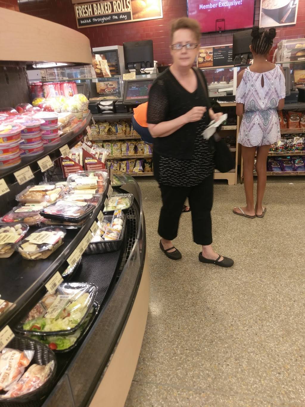 Wawa | cafe | 9 S Gateway Dr, Fredericksburg, VA 22406, USA | 5403006047 OR +1 540-300-6047