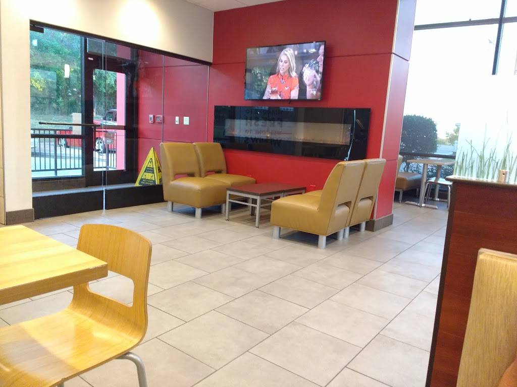 Wendys | restaurant | 6210 E Ben White Blvd, Austin, TX 78741, USA | 5125963298 OR +1 512-596-3298