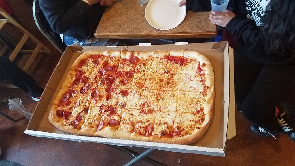 Ferrentinos Pizzeria & Pub | restaurant | 1676 Main St, Agawam, MA 01001, USA | 4137893222 OR +1 413-789-3222