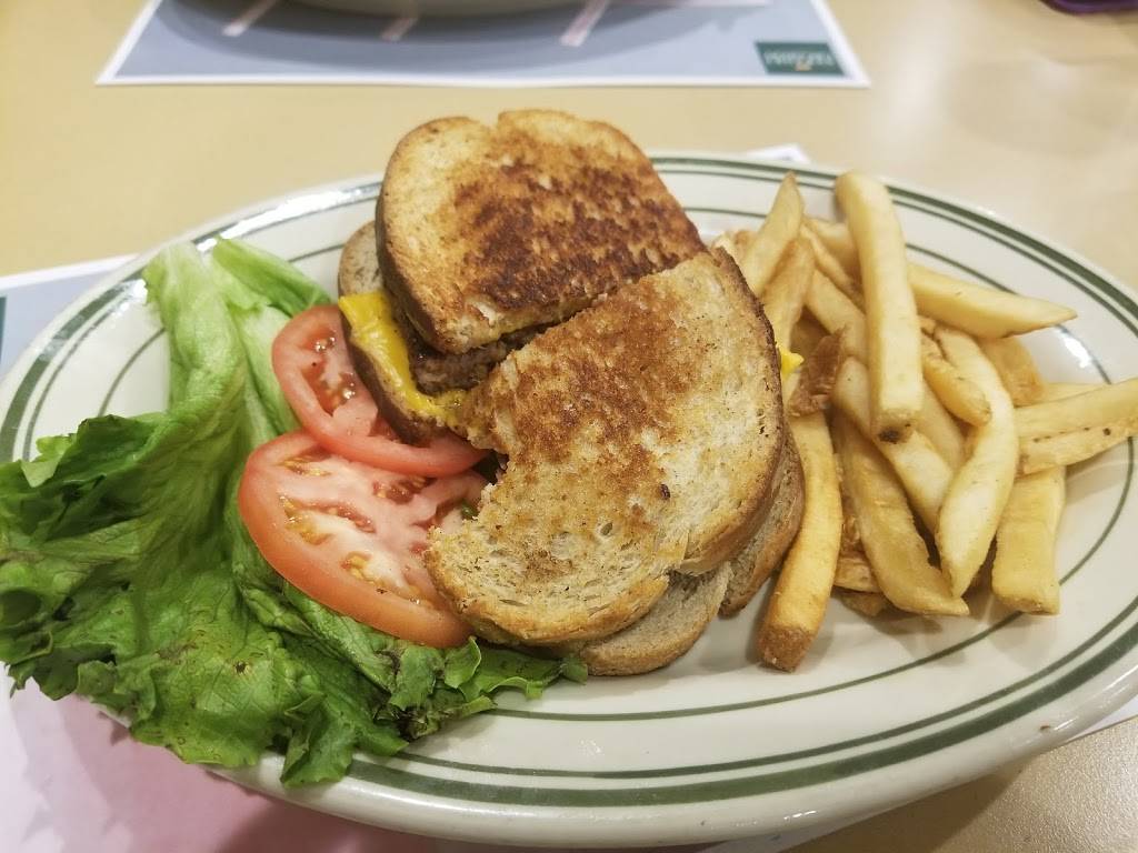 Newport Creamery | meal takeaway | 673 Smith St, Providence, RI 02908, USA | 4013514677 OR +1 401-351-4677