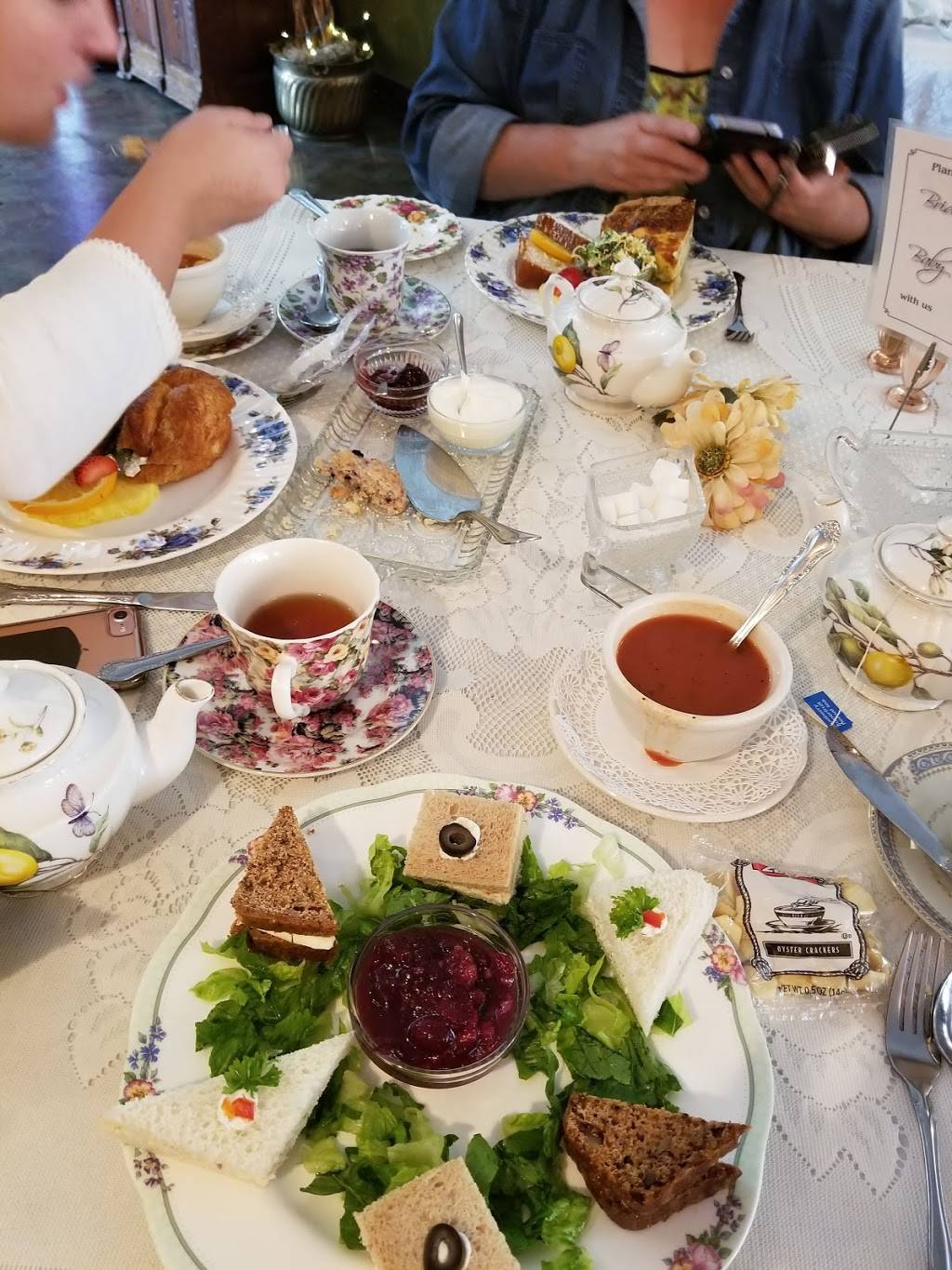 Piccadilly Parlour Victorian | restaurant | 114 S Broad St, Canfield, OH 44406, USA | 3305334749 OR +1 330-533-4749