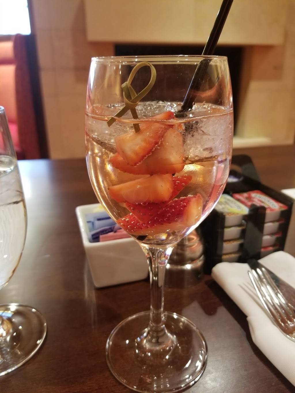 Edgewater Grille | cafe | 300 E 9th St, Coralville, IA 52241, USA | 3198875018 OR +1 319-887-5018