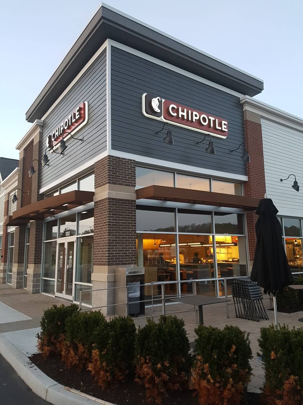 Chipotle Mexican Grill | restaurant | 401 Commerce Dr, Victor, NY 14564, USA | 5857422192 OR +1 585-742-2192