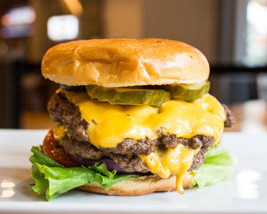 Basic Burger | restaurant | 1101 S Joyce St, Arlington, VA 22202, USA | 7032489333 OR +1 703-248-9333