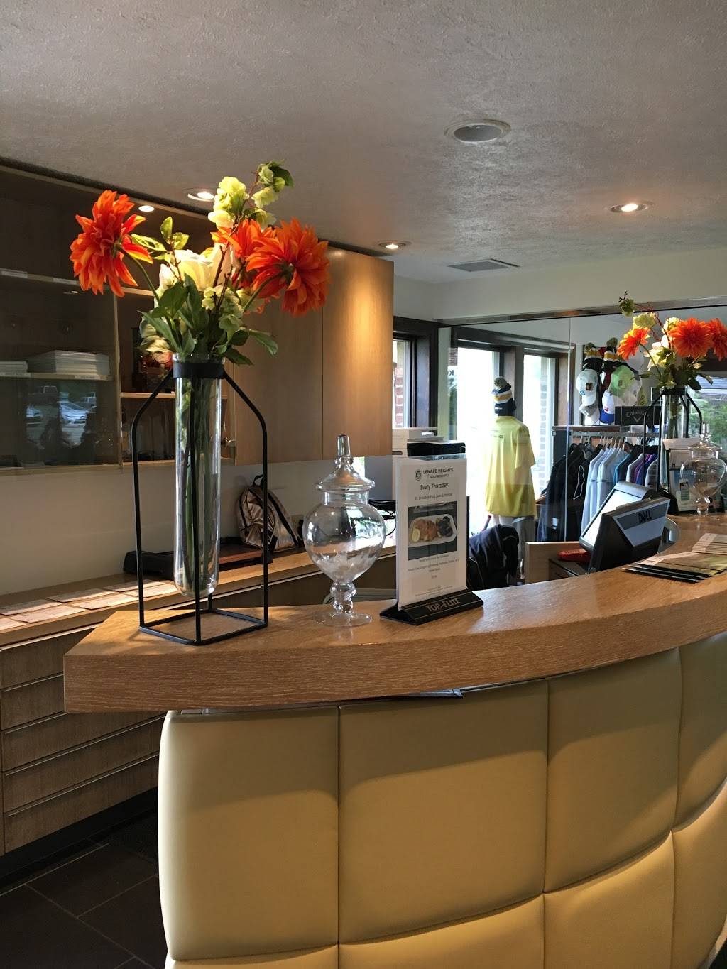 Lenape Bar and Grille | restaurant | 950 Golf Course Rd, Ford City, PA 16226, USA | 7247632201 OR +1 724-763-2201