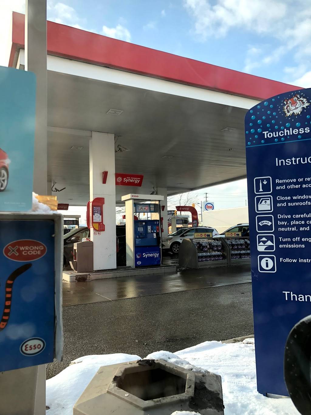 Esso | restaurant | 3075 Danforth Ave, Scarborough, ON M1L 1A8, Canada | 4166990829 OR +1 416-699-0829