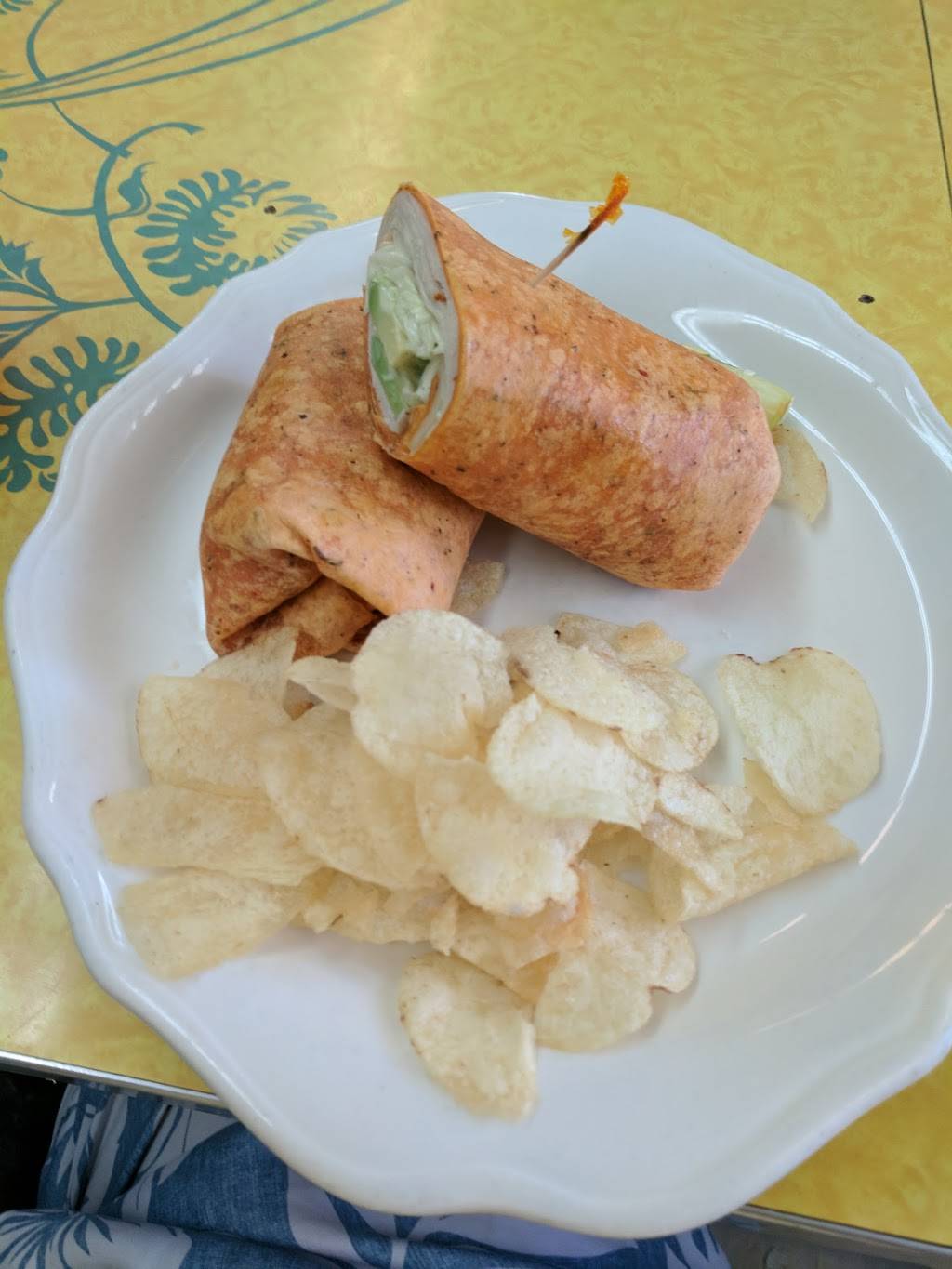 Zoes Vintage Kitchen Inc | restaurant | 77 Center Ave, Atlantic Highlands, NJ 07716, USA | 7327089637 OR +1 732-708-9637