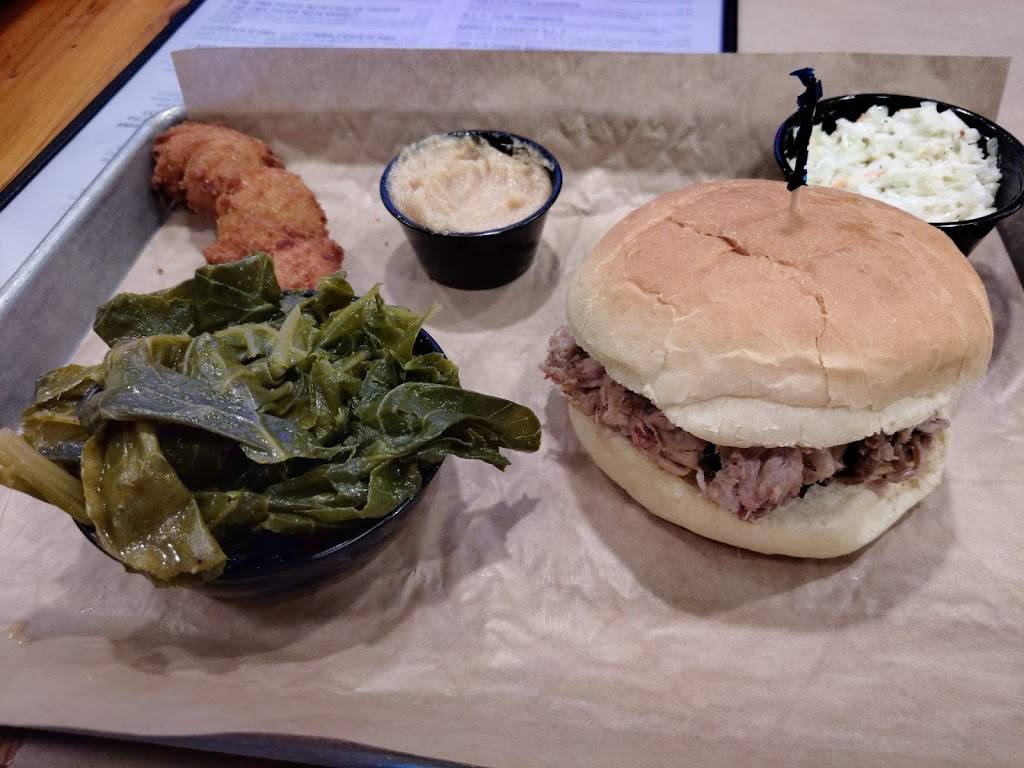 The Fishin Pig | restaurant | 5169 Farmville Rd, Farmville, VA 23901, USA | 4342233287 OR +1 434-223-3287