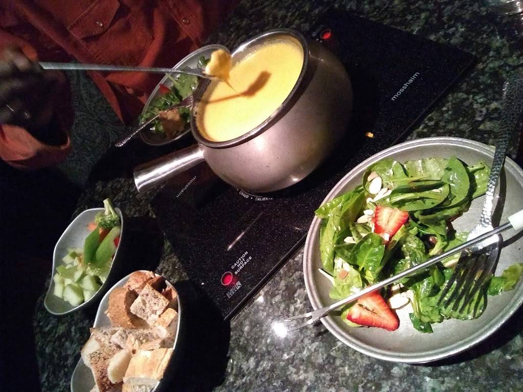 Simply Fondue | restaurant | 2108 Greenville Ave, Dallas, TX 75206, USA | 2148278878 OR +1 214-827-8878