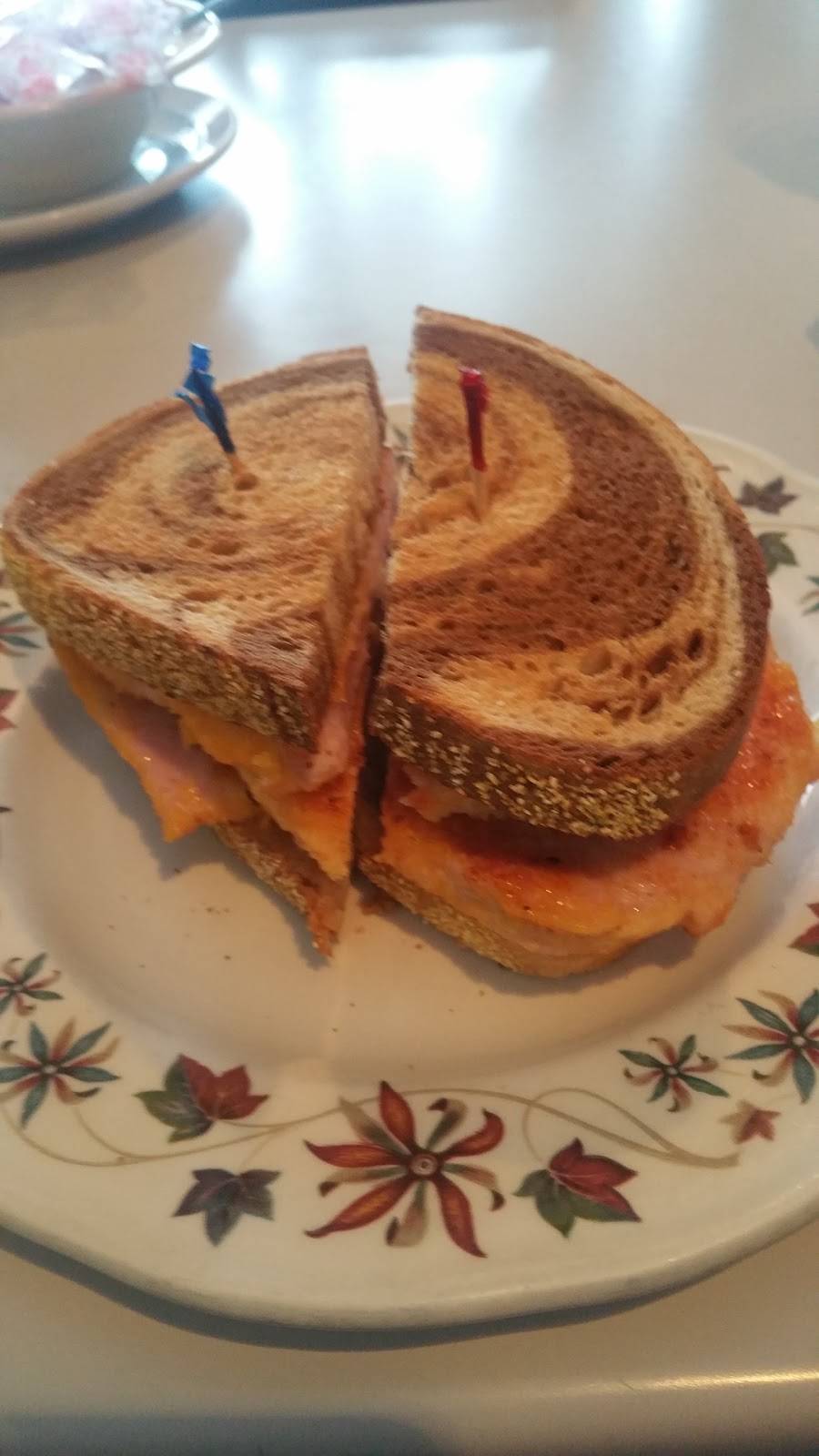 Jumbo Burgers Restaurant | restaurant | 512 Kingston Rd, Pickering, ON L1V 3N7, Canada | 9058393277 OR +1 905-839-3277