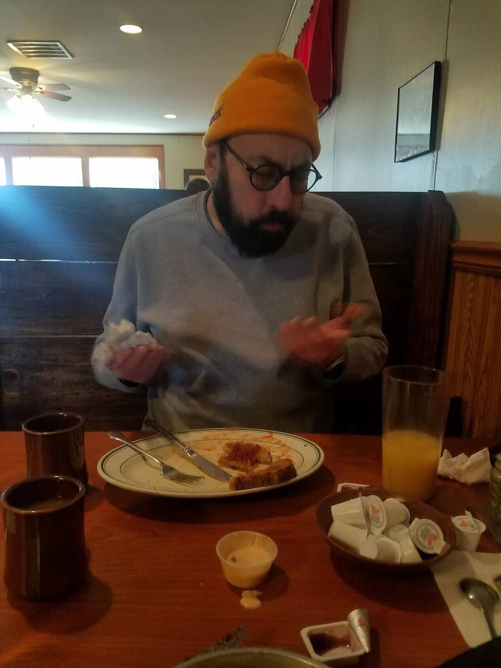 Carolyn & Co Cafe & Bakery | restaurant | 708 N Monroe St, Abingdon, IL 61410, USA | 3094623250 OR +1 309-462-3250