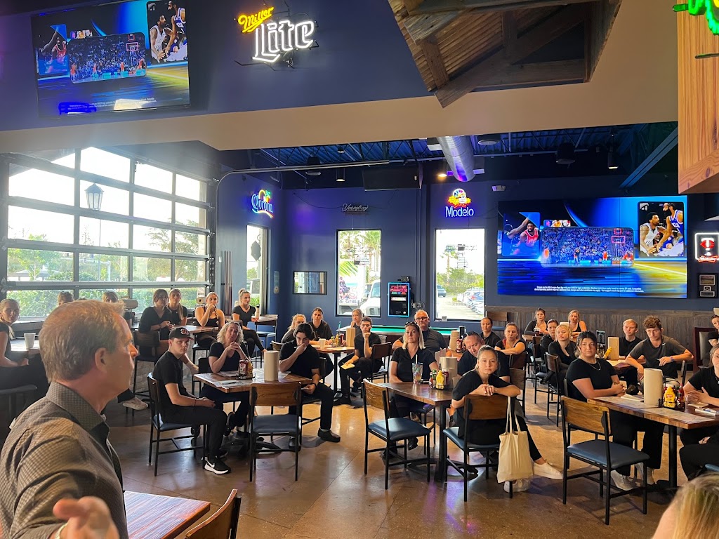 Pelican Larrys Raw Bar and Grill | restaurant | 19800 Village Center Dr STE 235, Fort Myers, FL 33913, USA | 2392082570 OR +1 239-208-2570