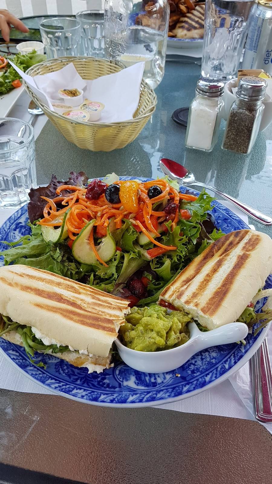 La Sarcelle | restaurant | 7 Rue de la Rivière, Bedford, QC J0J 1A0, Canada | 4502484440 OR +1 450-248-4440