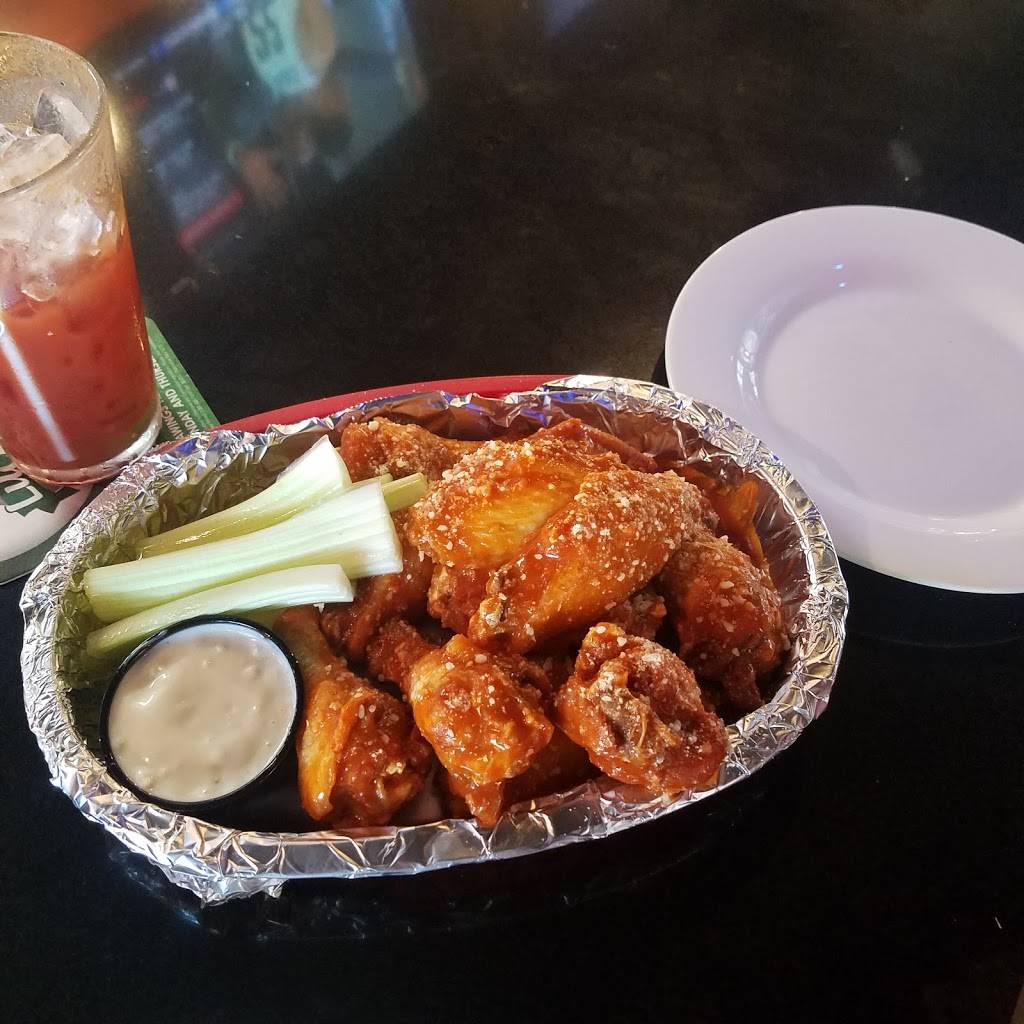 Sports Fanatics Bar & Grille | restaurant | 31640 Vine St, Willowick, OH 44095, USA | 4403470980 OR +1 440-347-0980