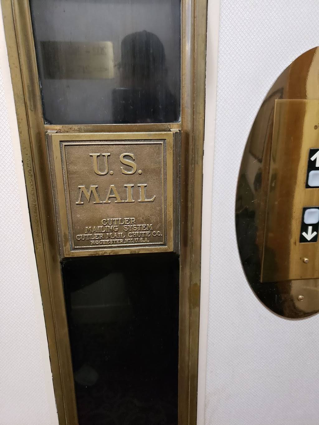 Astor Bar & Grille | restaurant | 924 E Juneau Ave, Milwaukee, WI 53202, USA | 4142788660 OR +1 414-278-8660