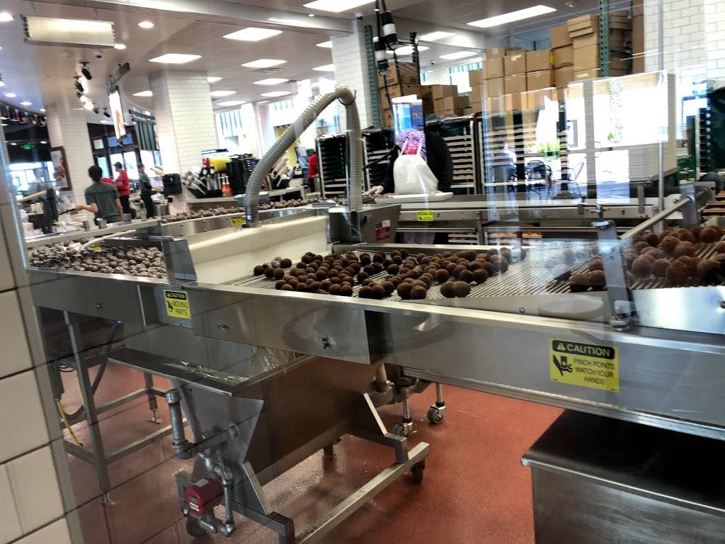 Krispy Kreme | cafe | 353 Jefferson St, San Francisco, CA 94133, USA | 4157751123 OR +1 415-775-1123