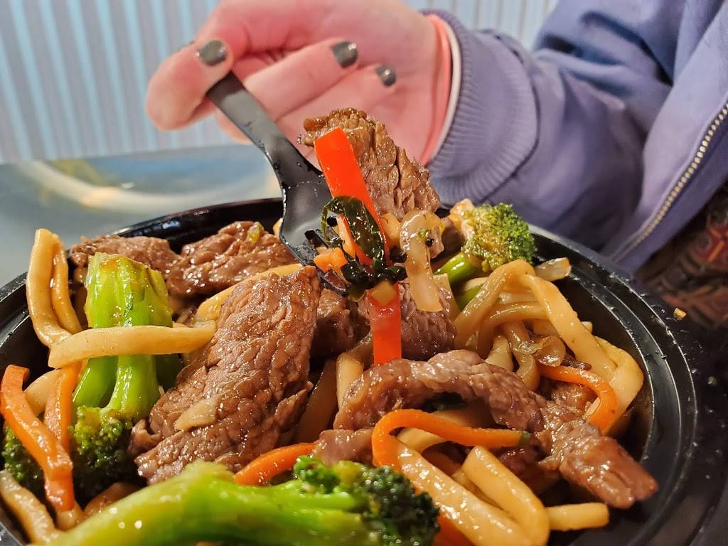 Knoodle Hut | restaurant | 1955 Niles Cortland Rd NE STE 4, Warren, OH 44484, USA | 2348064335 OR +1 234-806-4335