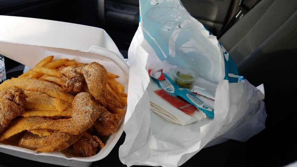 St Louis Fish & Chicken | restaurant | 1213 Kingshighway, Washington Park, IL 62204, USA | 6188748220 OR +1 618-874-8220