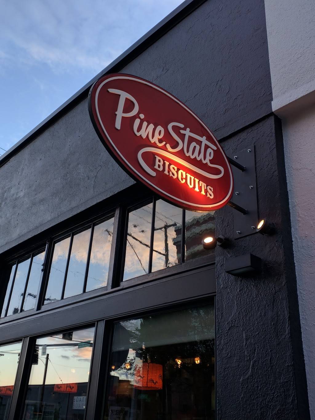 Pine State Biscuits | Division | restaurant | 1100 SE Division St #100, Portland, OR 97202, USA | 5034776605 OR +1 503-477-6605