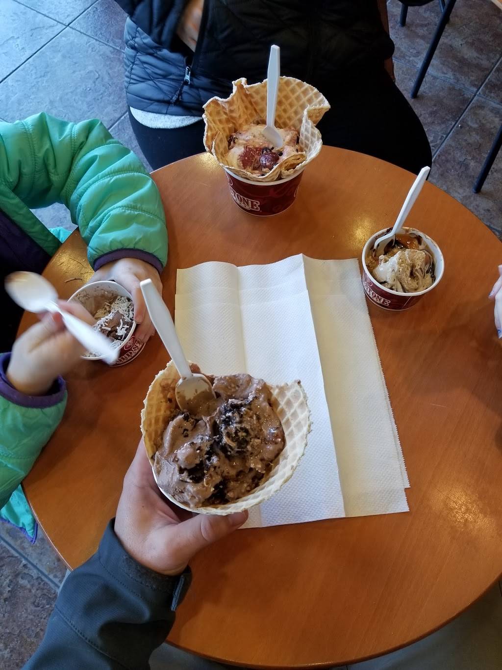 Cold Stone Creamery | bakery | 2928 Market Pl Ste 172, Onalaska, WI 54650, USA | 6087831381 OR +1 608-783-1381