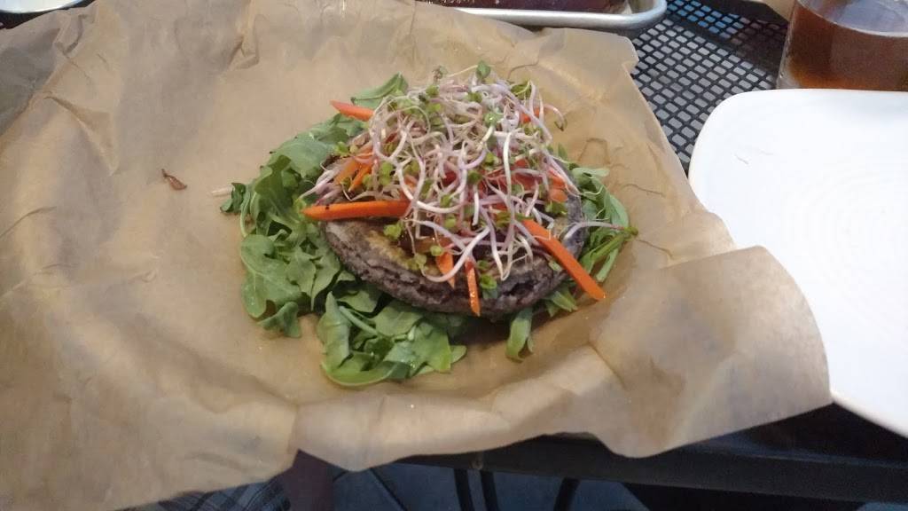 Owly Oop Sports Pub | restaurant | 305 S Madison St, Rockford, IL 61104, USA | 8159774303 OR +1 815-977-4303