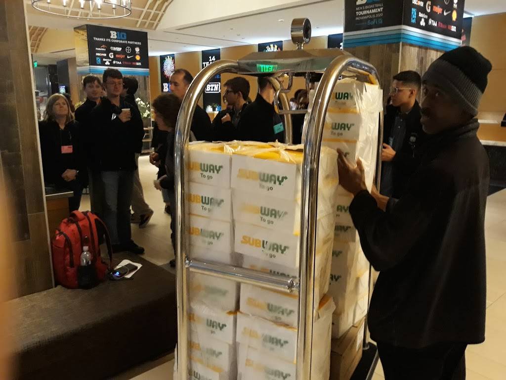 Subway | meal takeaway | 305 W Washington St, Indianapolis, IN 46204, USA | 3172679960 OR +1 317-267-9960