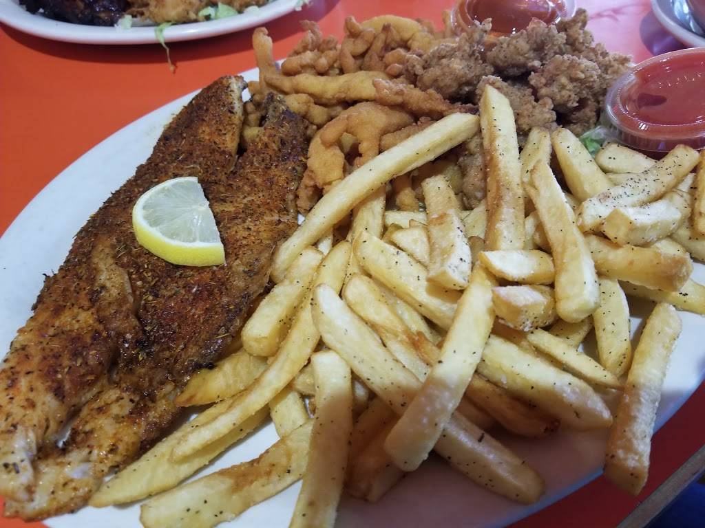 Gators Dockside DeLand | restaurant | 1788 S Woodland Blvd, DeLand, FL 32720, USA | 3867381996 OR +1 386-738-1996