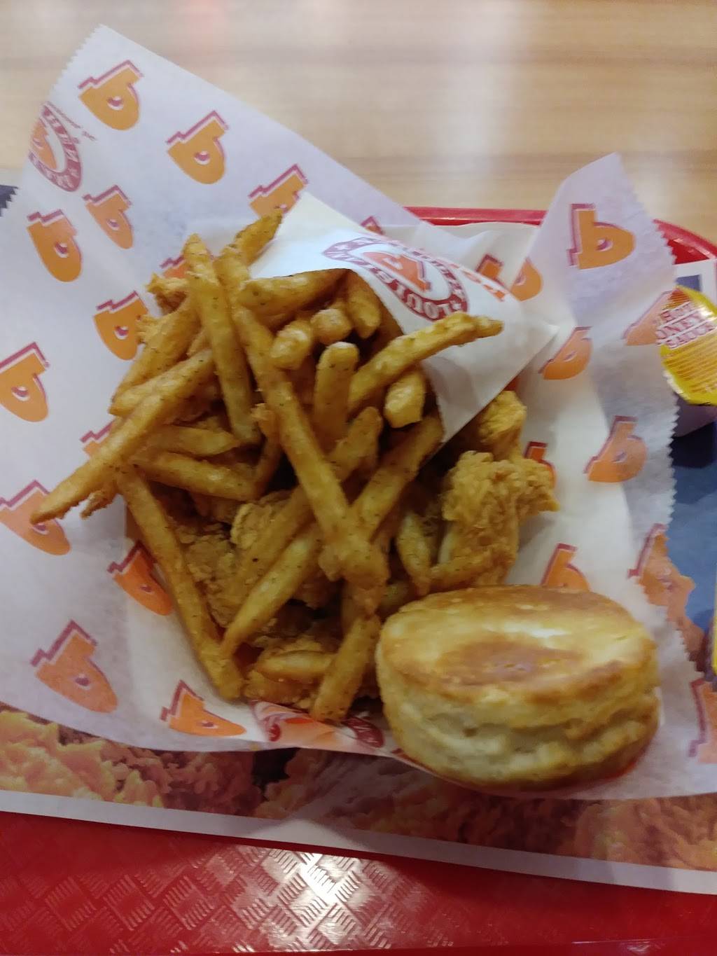 Popeyes Louisiana Kitchen | restaurant | 375 George St, New Brunswick, NJ 08901, USA | 7322537315 OR +1 732-253-7315