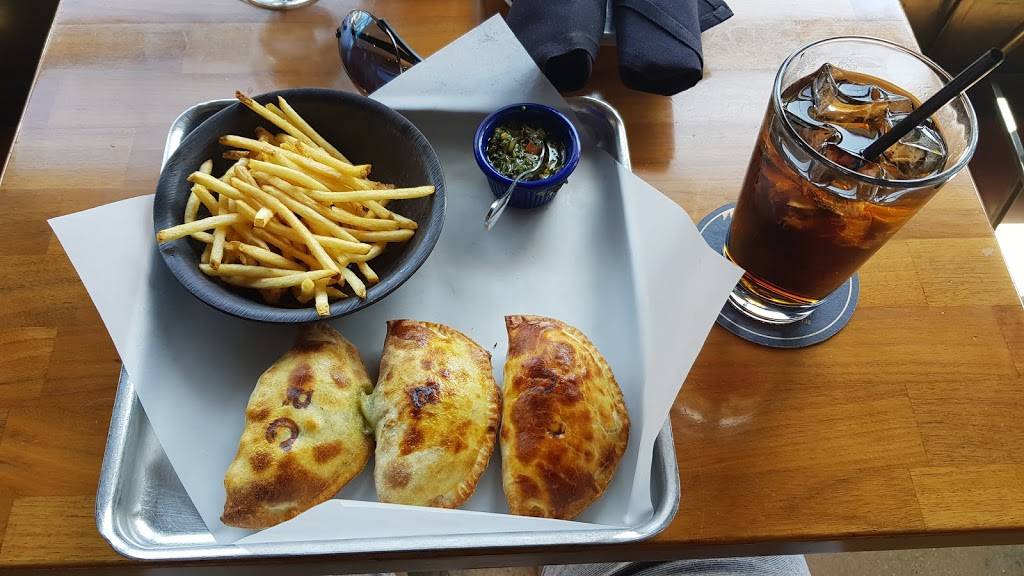 La Masa Empanada Bar | restaurant | 1300 E Brady St, Milwaukee, WI 53202, USA | 4148851866 OR +1 414-885-1866