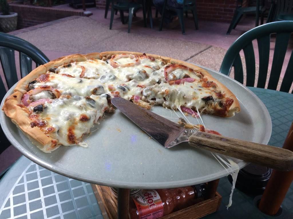 Papas Pub & Pizzeria | restaurant | 508 Garrison Ave, Fort Smith, AR 72901, USA | 4797839941 OR +1 479-783-9941