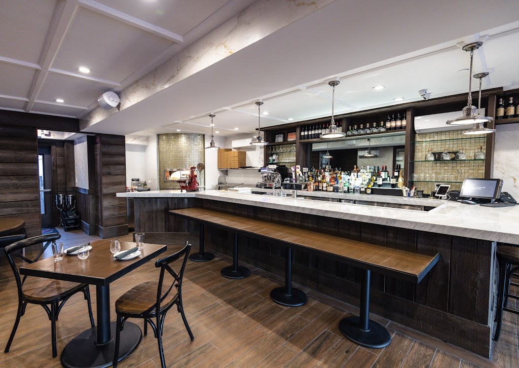 Geenas Cucina | restaurant | 36-21 Review Ave, Queens, NY 11101, USA | 7183927100 OR +1 718-392-7100