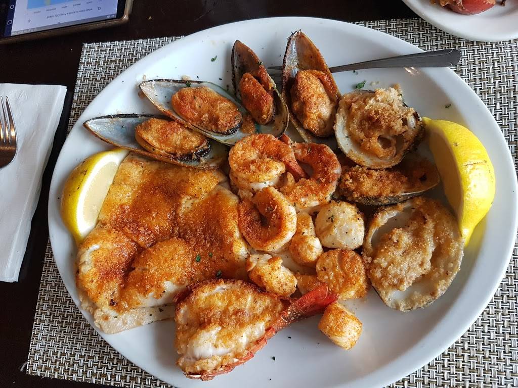 Lobster Box | restaurant | 34 City Island Ave, Bronx, NY 10464, USA | 7188851952 OR +1 718-885-1952