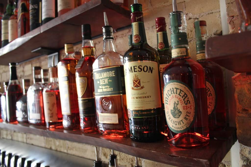 Izzy Hops Swig & Nosh | restaurant | 2311 N Murray Ave, Milwaukee, WI 53211, USA | 4142494489 OR +1 414-249-4489