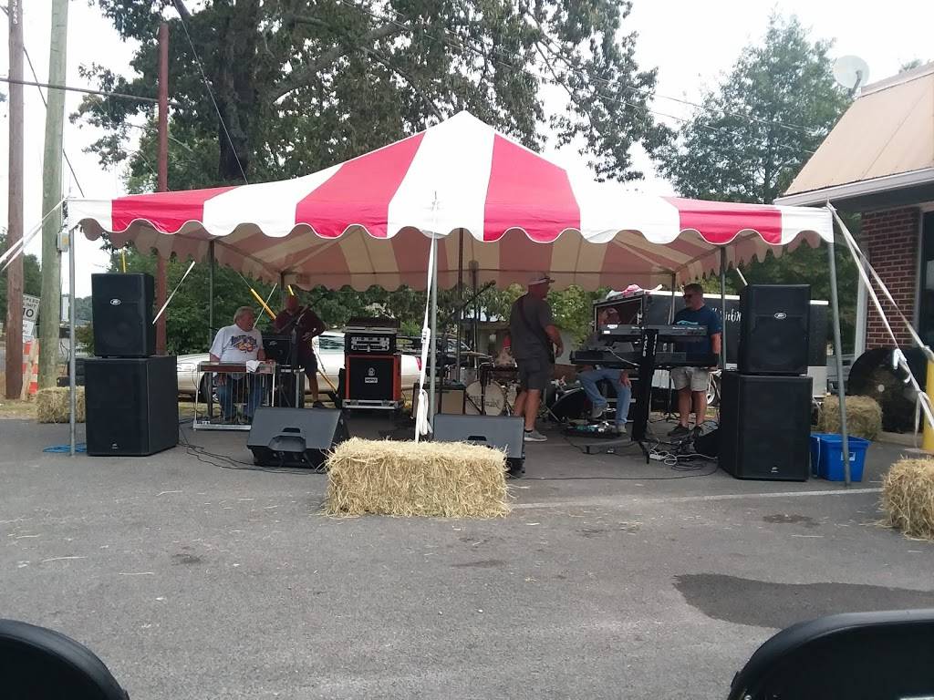 Dallas Place | restaurant | 26 Justice St, Crossville, AL 35962, USA | 2565287400 OR +1 256-528-7400