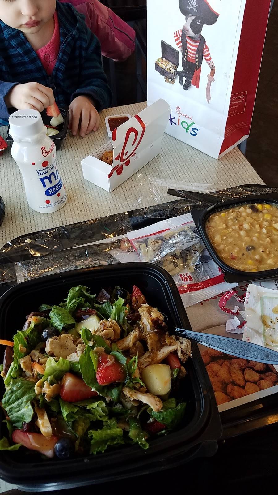 Chick-fil-A | restaurant | 150 W Town Square Way, Oak Creek, WI 53154, USA | 4145710048 OR +1 414-571-0048