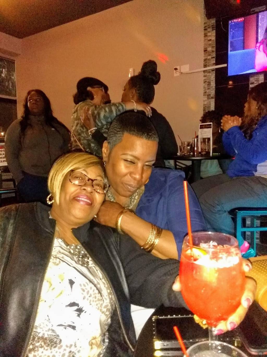 Legends Bar & Grill | restaurant | 2617 Marcus Ave, St. Louis, MO 63113, USA | 3148333838 OR +1 314-833-3838