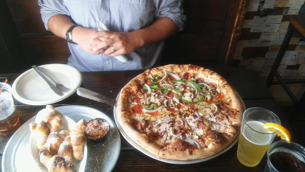 Crozet Pizza | restaurant | 5794 Three Notched Rd, Crozet, VA 22932, USA | 4348232132 OR +1 434-823-2132