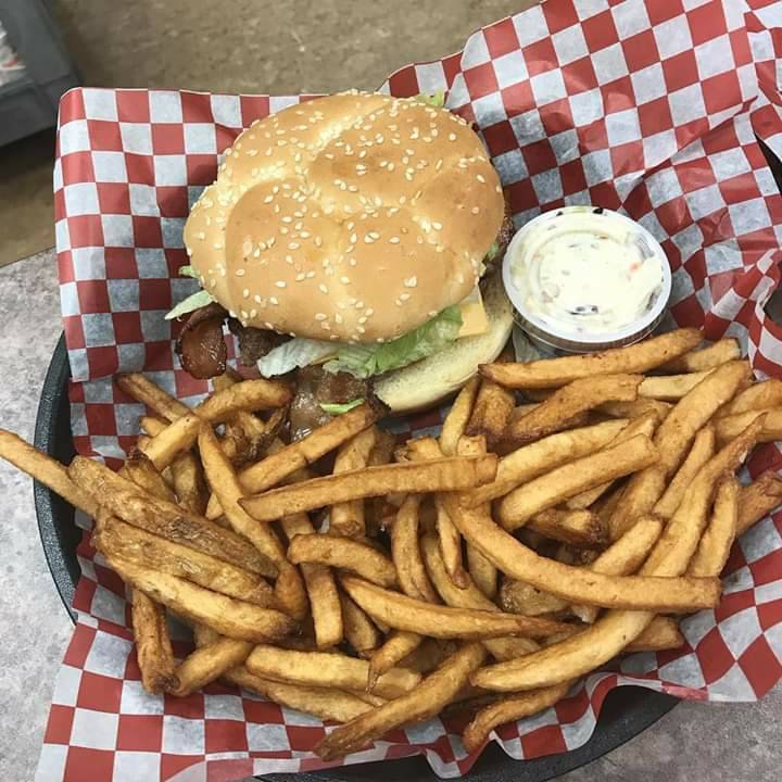 Baker’s Fries (The Hawks Nest) | restaurant | 275 Brockville St, Smiths Falls, ON K7A 4Z6, Canada | 6132836767 OR +1 613-283-6767
