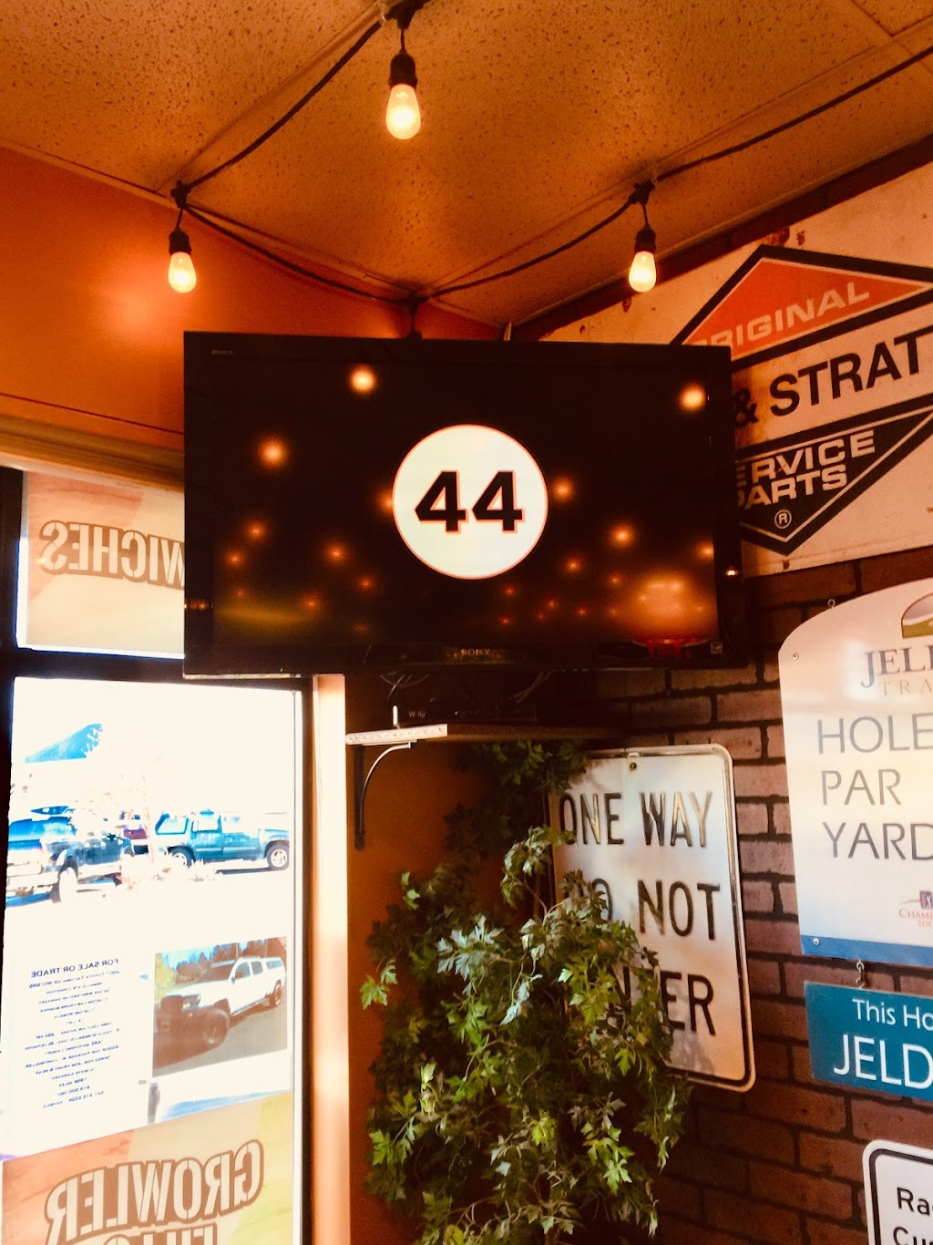 Raganellis Pizza | restaurant | 547 NE Bellevue Dr #107, Bend, OR 97701, USA | 5416472343 OR +1 541-647-2343