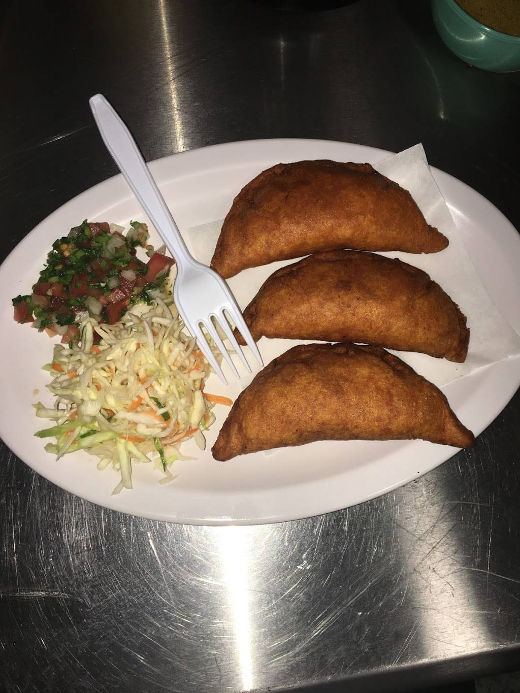 PUPUSERIA SALAZAR | restaurant | 300 US-290, Elgin, TX 78621, USA | 5127314814 OR +1 512-731-4814