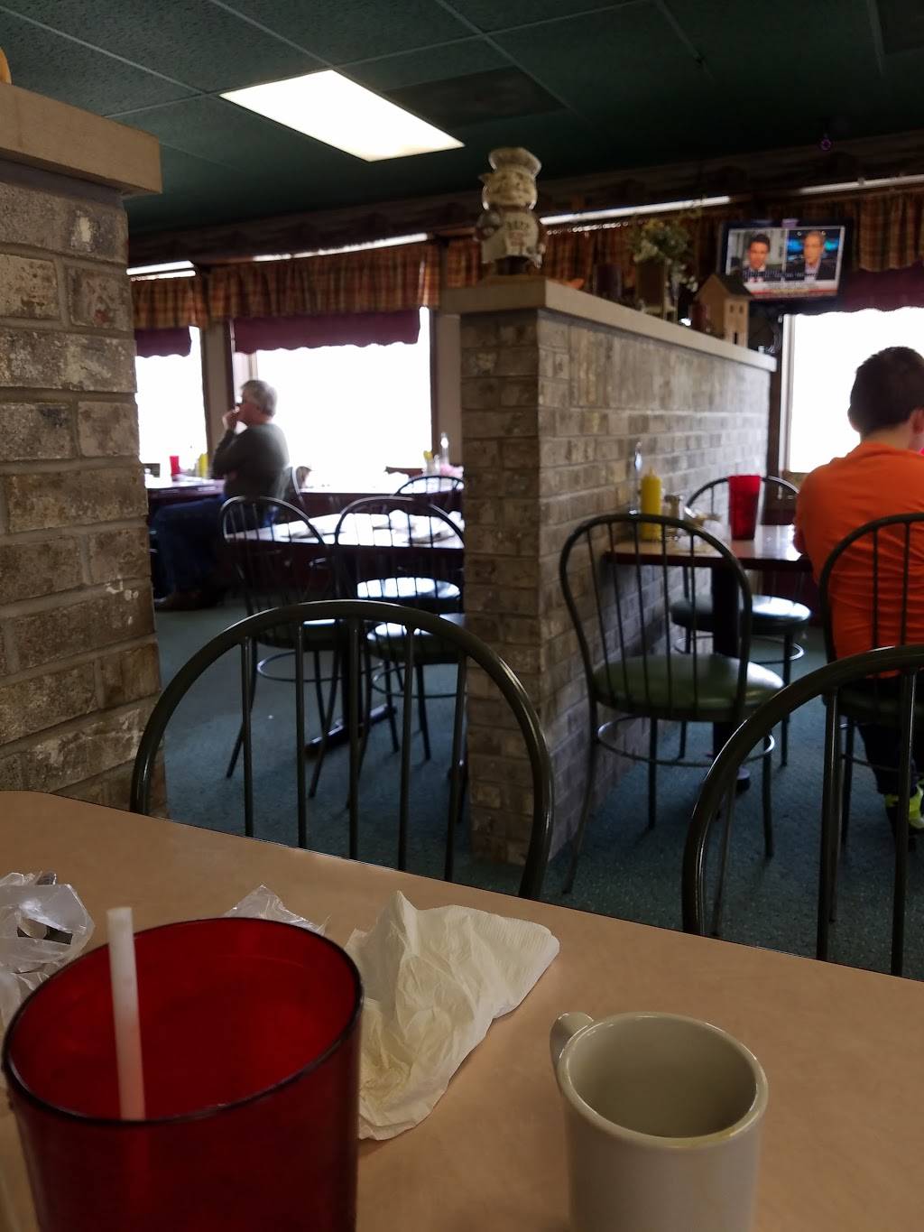 The Farmhouse Family Restaurant | restaurant | 1988 IL-16, Shelbyville, IL 62565, USA | 2177744098 OR +1 217-774-4098