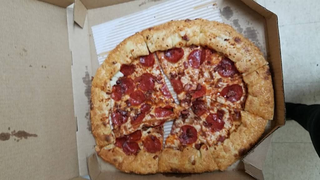 Pizza Hut | meal takeaway | 1020 N Main St, Shelbyville, TN 37160, USA | 9316848381 OR +1 931-684-8381