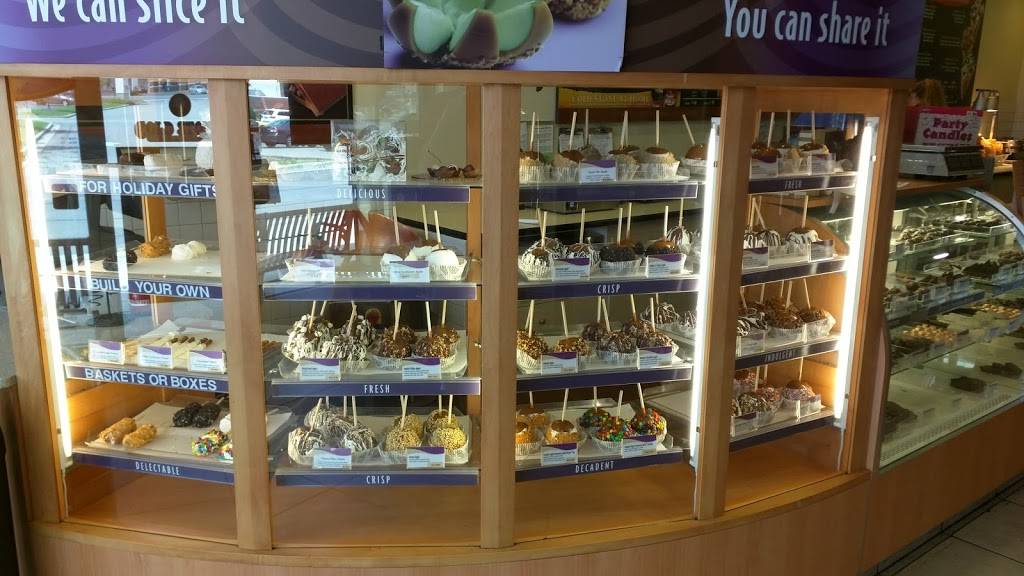 Cold Stone Creamery | bakery | 11088 US Hwy 15 501 N, Aberdeen, NC 28315, USA | 9106929440 OR +1 910-692-9440