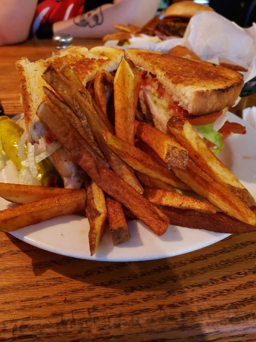 Tavern On the Mall | restaurant | 33 Main St, Forestville, NY 14062, USA | 7169659783 OR +1 716-965-9783