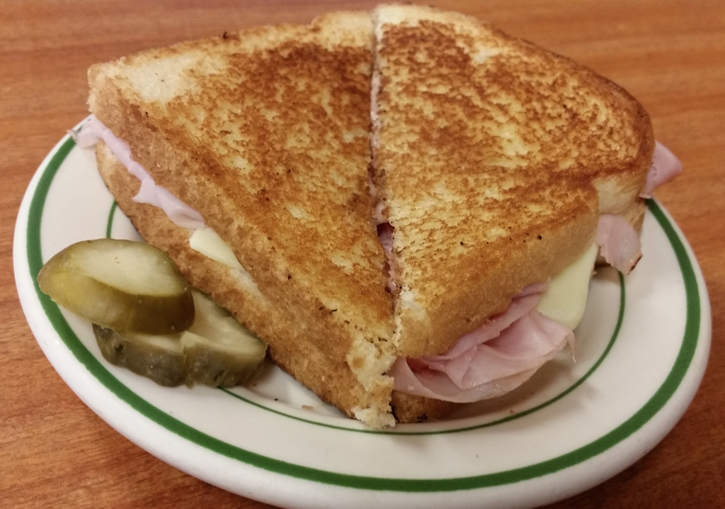 Town Hall Restaurant | restaurant | 4315 Division Hwy, East Earl, PA 17519, USA | 7173544056 OR +1 717-354-4056