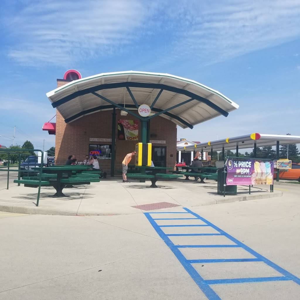 Sonic Drive-In | restaurant | 5606 Milan Rd, Sandusky, OH 44870, USA | 4196215500 OR +1 419-621-5500