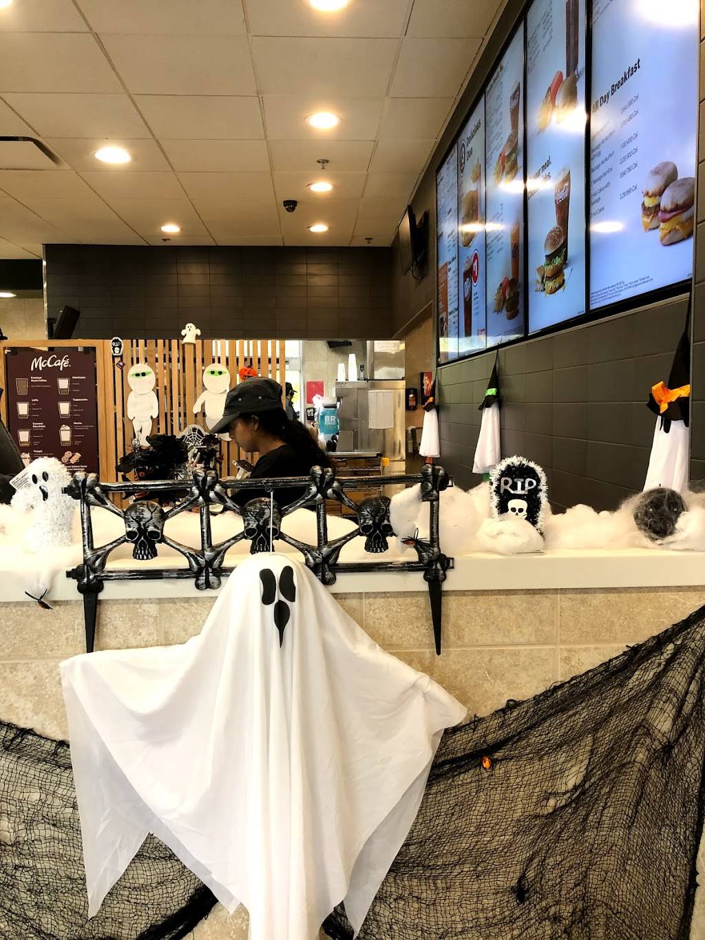 McDonalds | cafe | 1313 W, County Rd E, Arden Hills, MN 55112, USA | 6516331257 OR +1 651-633-1257